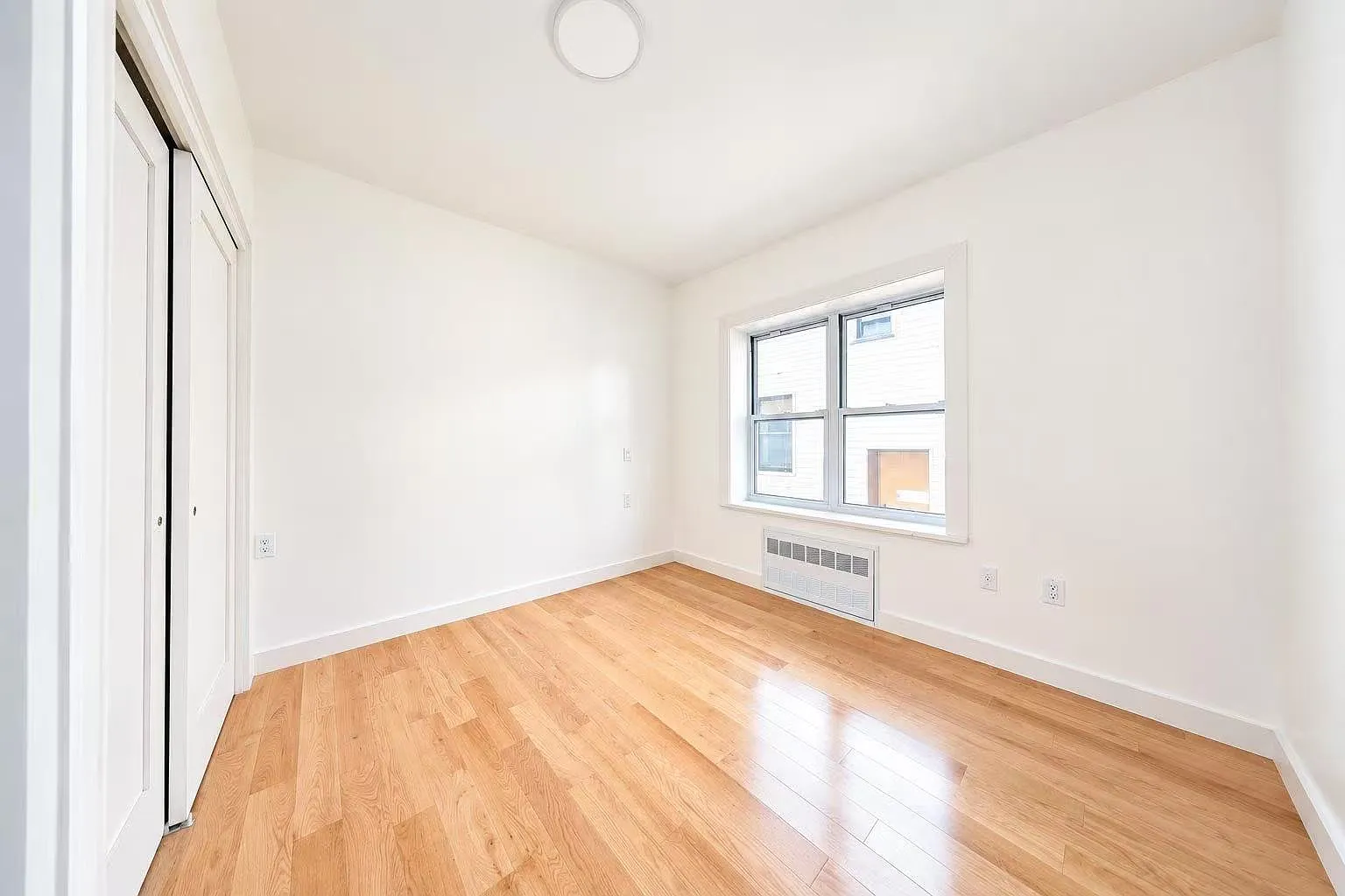 3 bed, 900 sqft, $3,500 — Photo 4