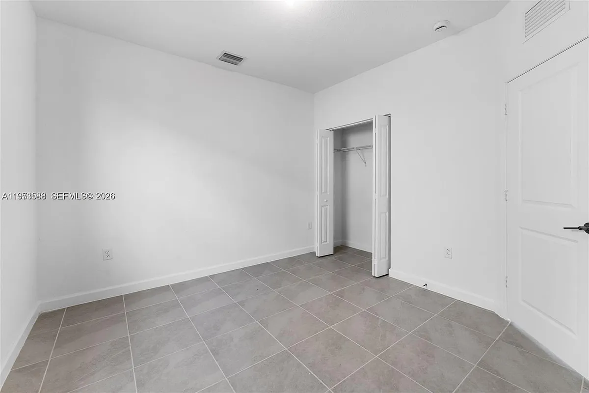 Building Photo - 2960 SE 23rd Ave