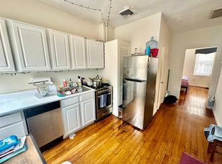 13 Charter St APT 4F, Boston, MA 02113