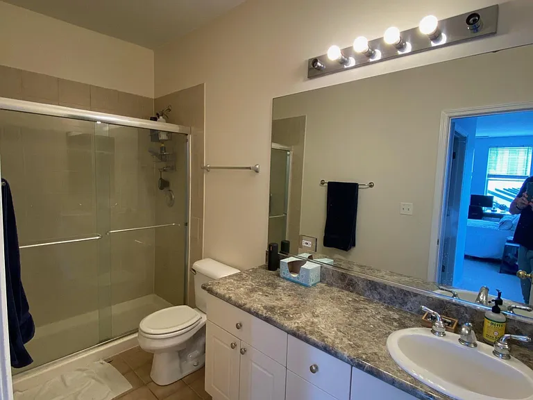 301 W Goethe St #104A — Photo 6