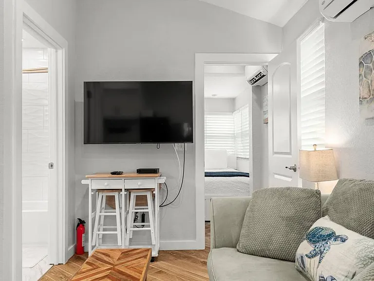 403 Locklie St — Photo 13