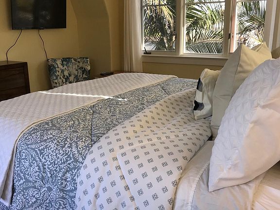Master Bedroom w/ensuite bath, walk-in closet, reading nook,
