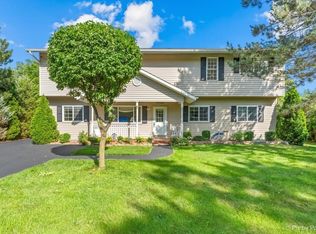 2819 Sun Valley Dr, Cary, IL 60013