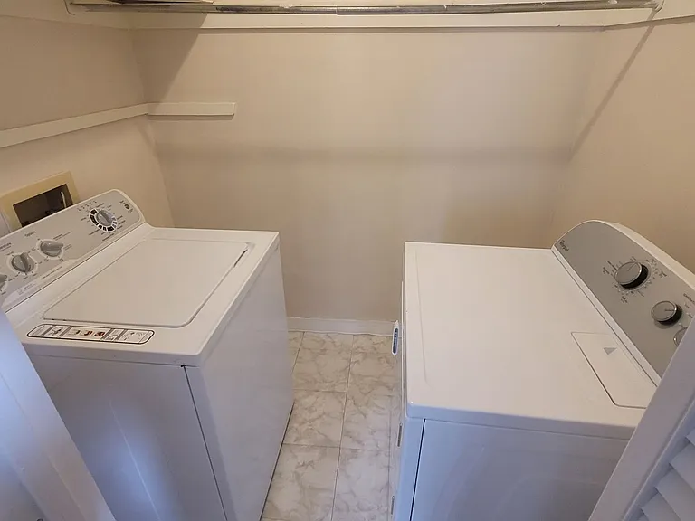 544 Wimbledon Ct — Photo 14