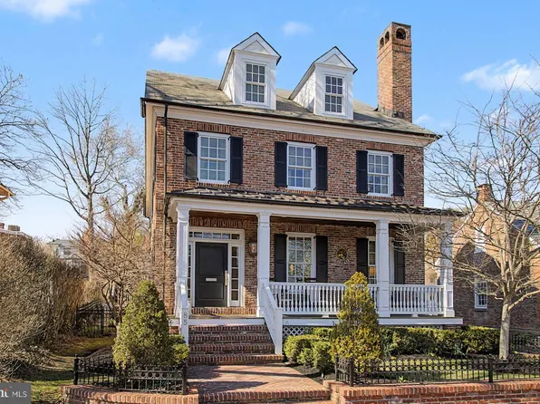 85 E Oakland Ave, Doylestown, PA 18901