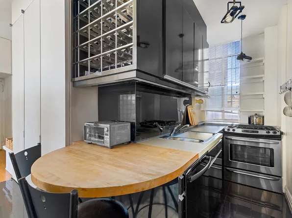 11 West 81st Street image 4 of 12