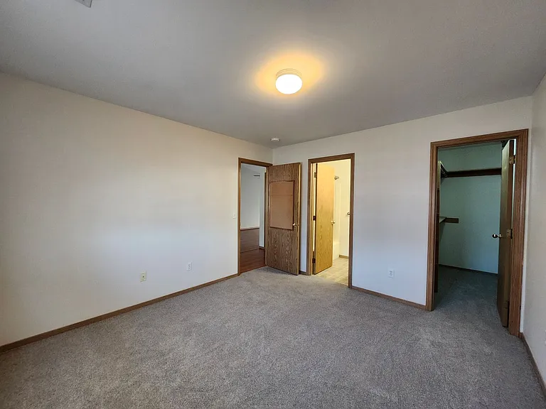 4914 Sinai Dr — Photo 9