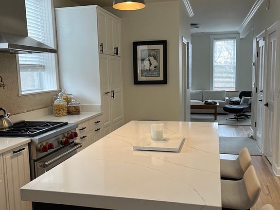 3rd image of 2034 W Homer St