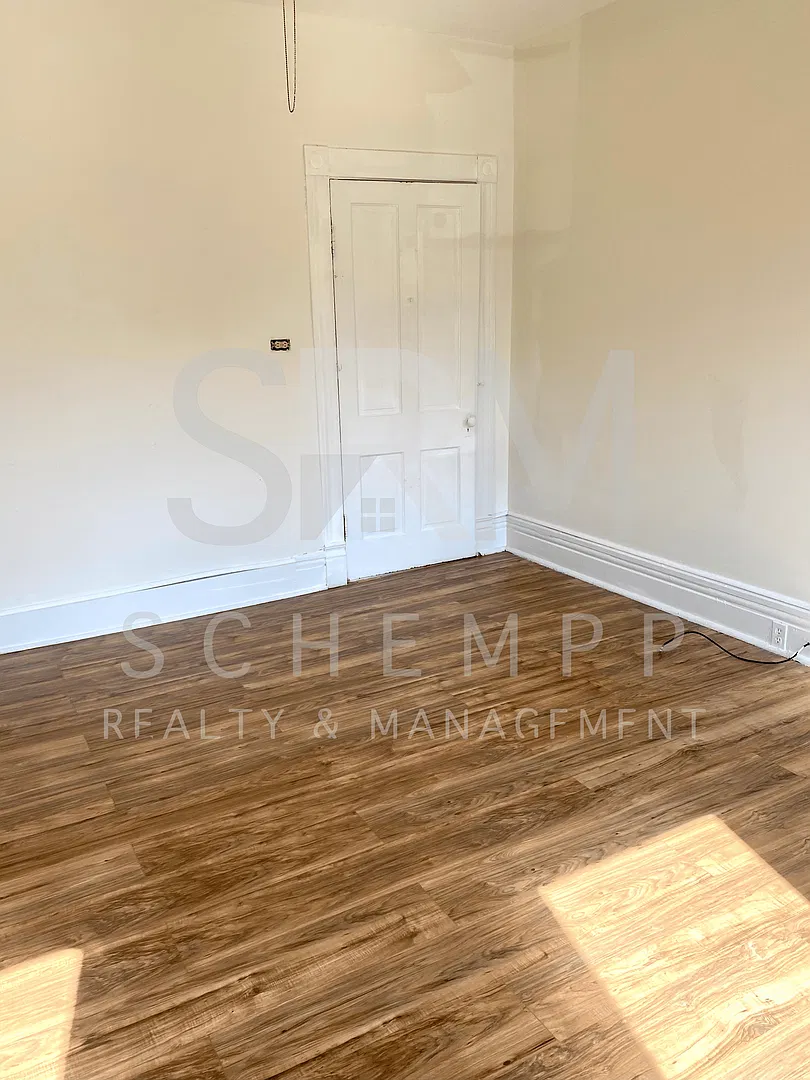 Large 3 Bedroom Home In West Louisville! **Fall Move-In Special** — Photo 4
