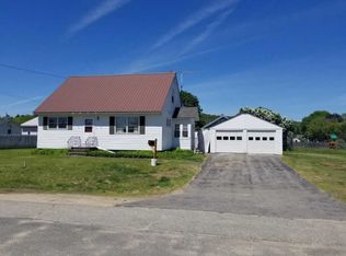 8 Armstrong Rd, Dixfield, ME 04224