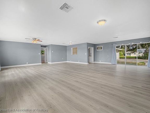 3rd image of 2736 Nautilus Dr