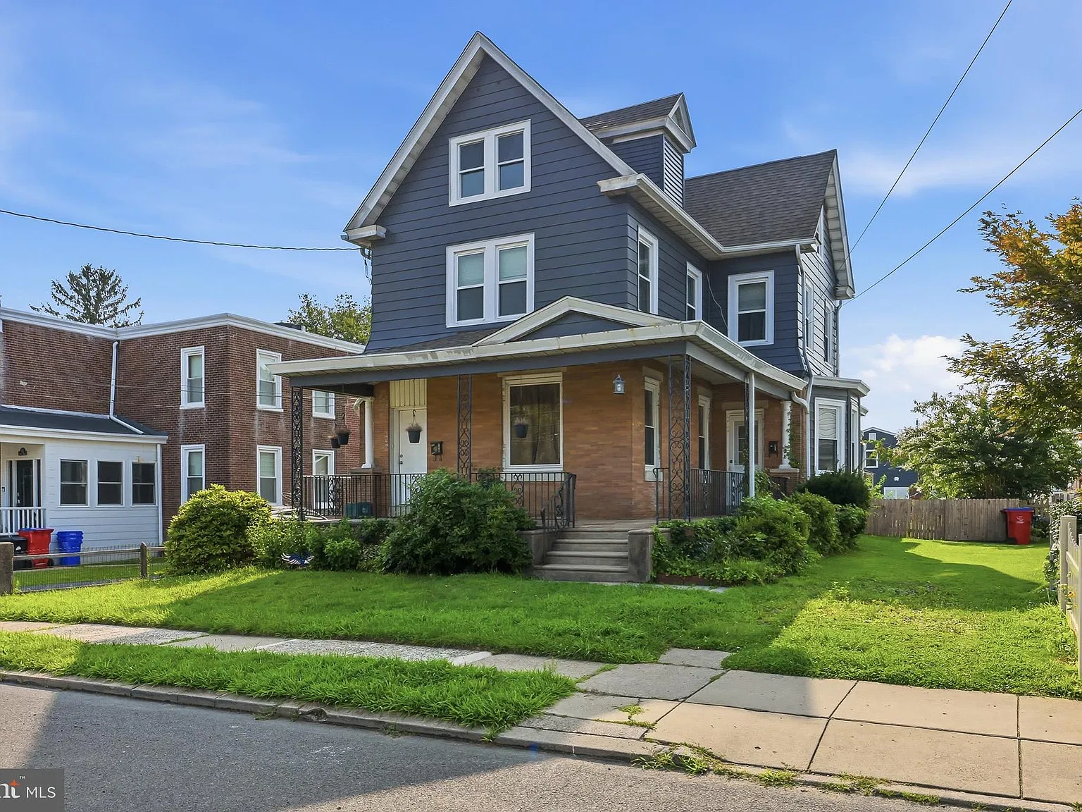 2 bed, 1.0 bath, 1300 sqft, $1,500 — Photo 2