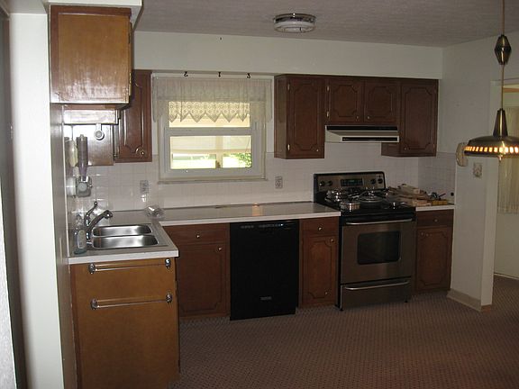2nd image of 439 Denwood Ct
