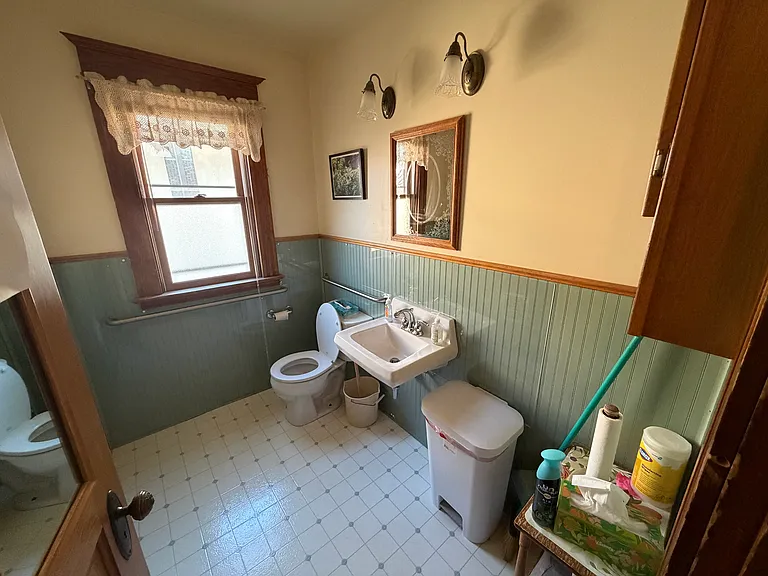616 E Bloomington St — Photo 9