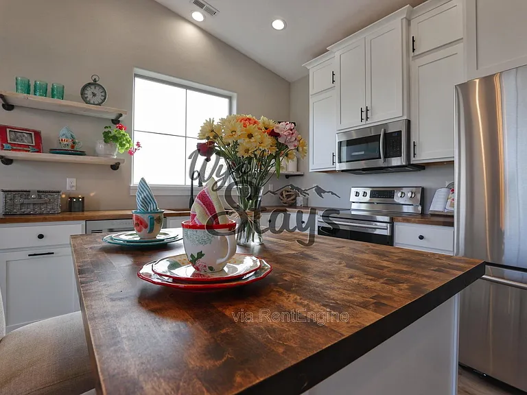 847 Lincoln Dr #201 — Photo 2