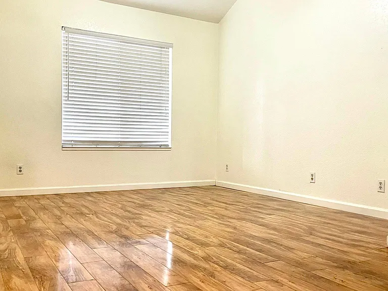 2454 Halsey Cir #1 — Photo 5
