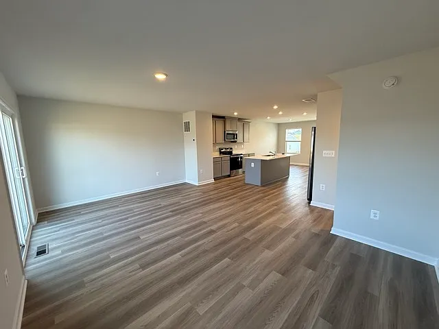 62 Saxon St — Photo 13