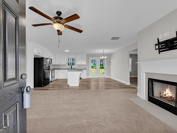 3rd image of 2832 Mount Hebron Rd