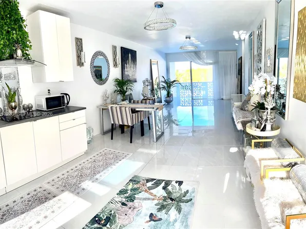 13105 Ixora Ct APT 302, North Miami, FL 33181