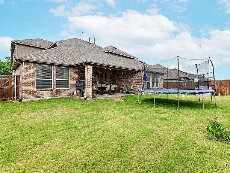 3515 Washington Dr — Photo 8