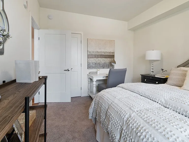 Oaks Landing 55+ Apartments — Photo 33