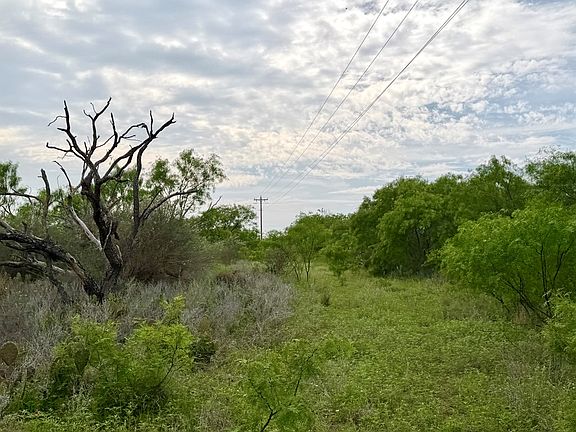 4th image of 406 Airport Rd