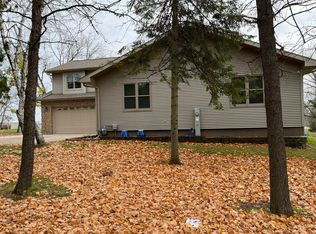 730 Hawthorne Dr, Omro, WI 54963