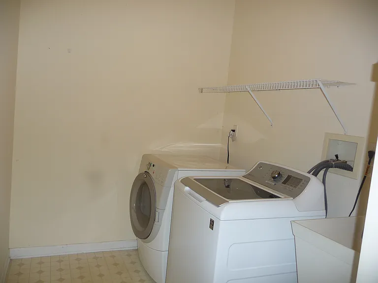 220 Roosevelt Dr — Photo 23