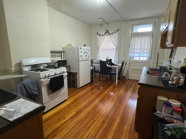 329 Beech St, Holyoke, MA