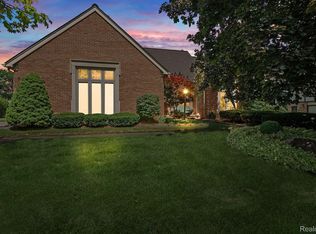 1858 Hallmark Dr, Troy, MI