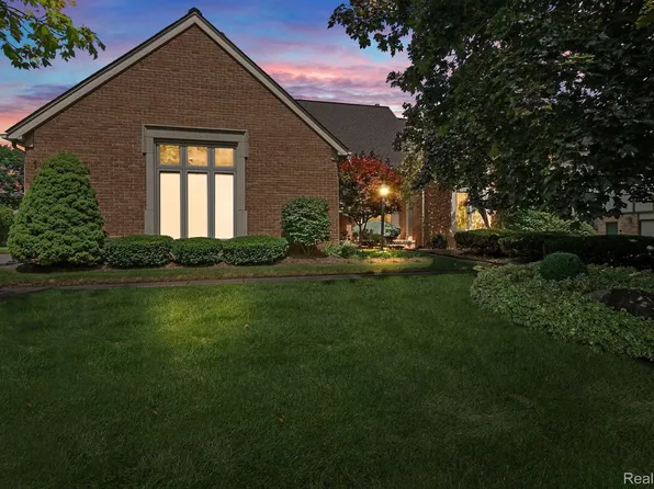 1858 Hallmark Dr, Troy, MI 48098