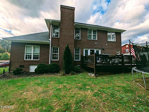 5th image of 355 Phipps Cir