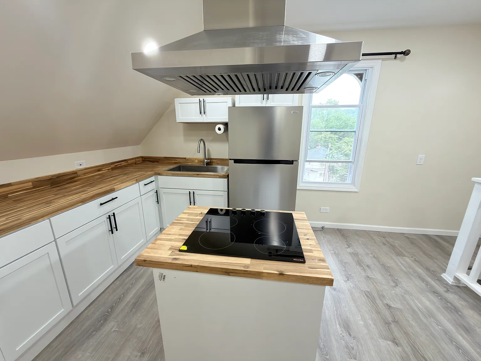 2 bed, 800 sqft, $1,600 — Photo 3