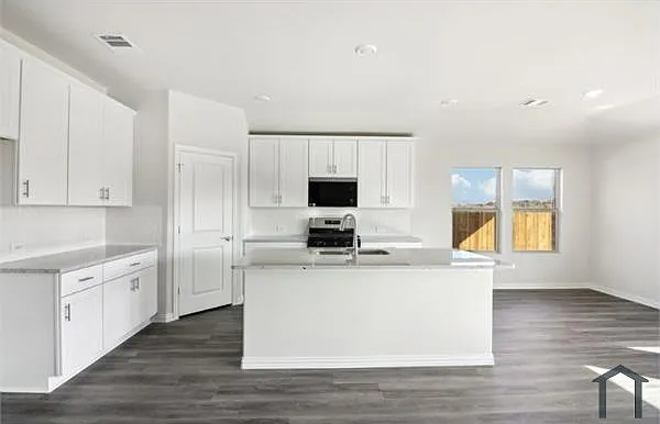 807 Easthill Dr — Photo 7