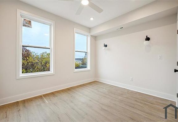 2nd image of 4025 Lancaster Ave #3
