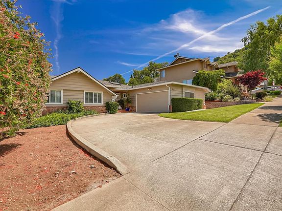 3rd image of 860 Claremont Dr