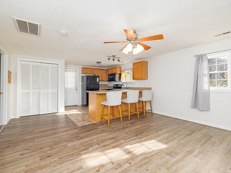 714 Hill St — Photo 3