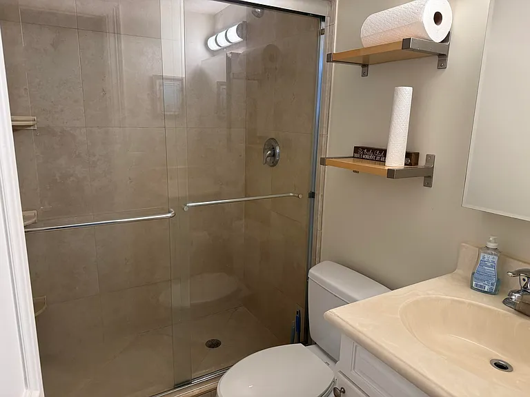 1221 SE 3rd St #4 — Photo 9