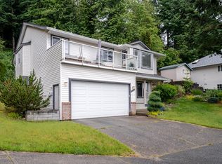 35543 Dina Pl, Abbotsford, BC V3G 1L7