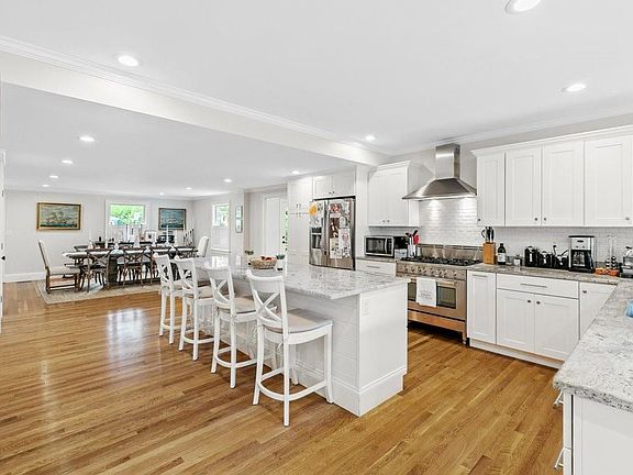5th image of 12 Brentonwood Ave