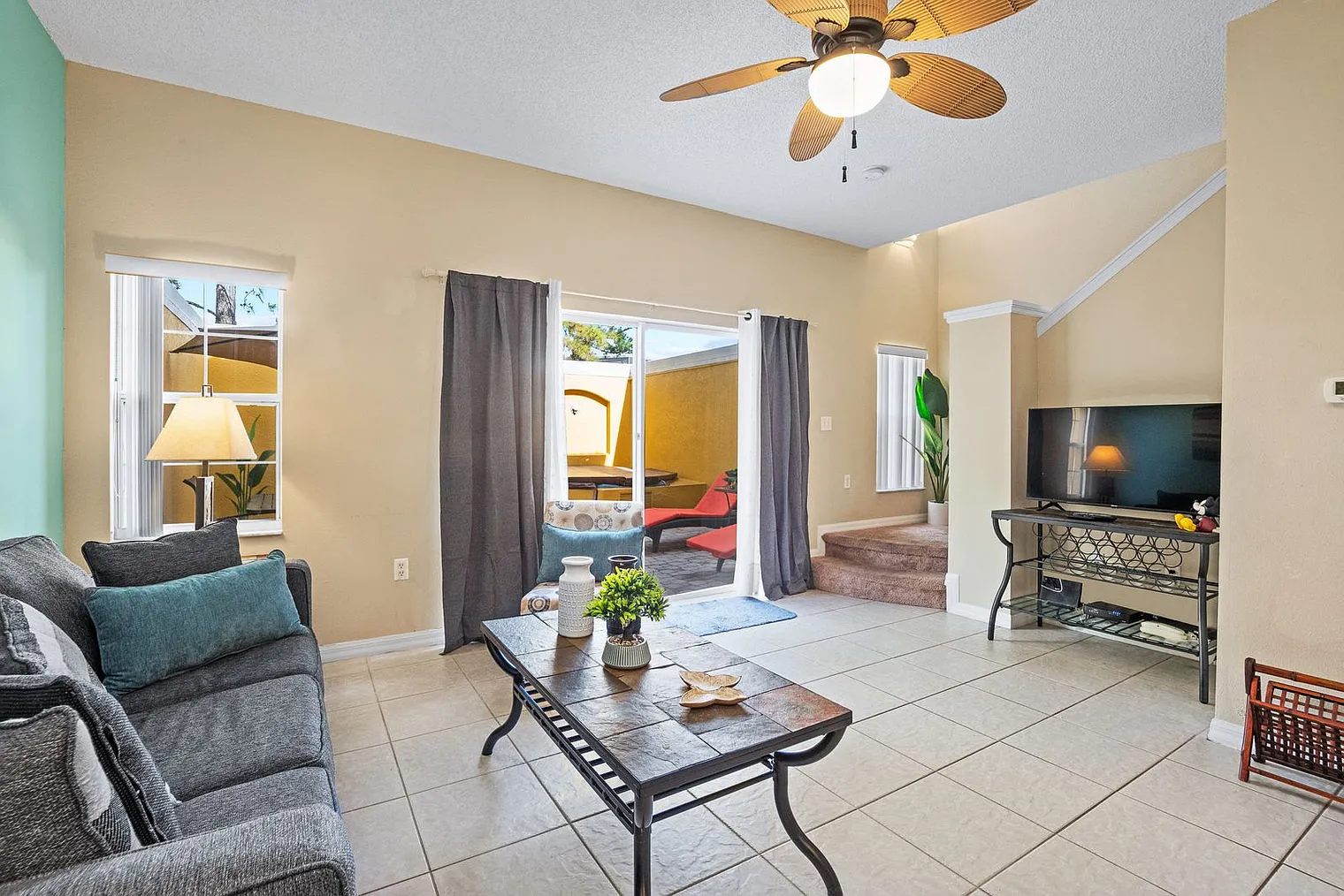 3 bed, 3.0 bath, 1280 sqft, $2,477 — Photo 3