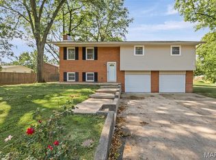 605 Johnny Dr, Maryville, IL