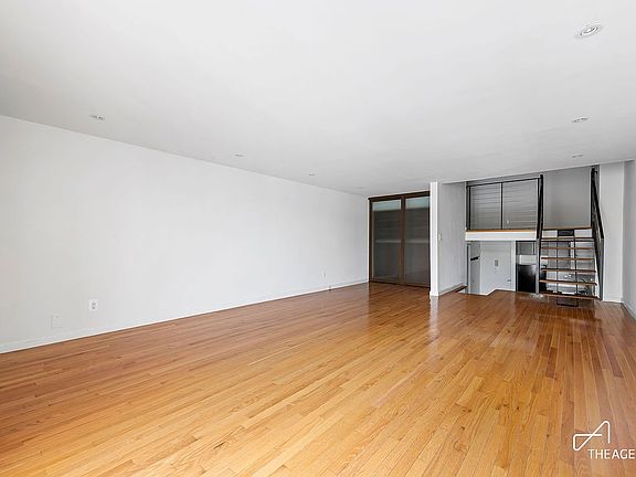 3rd image of 184 Thompson St APT 5F