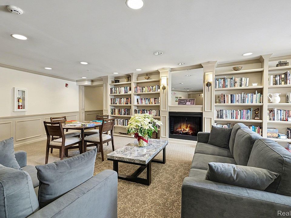 2104 Country Club Dr, photo 25