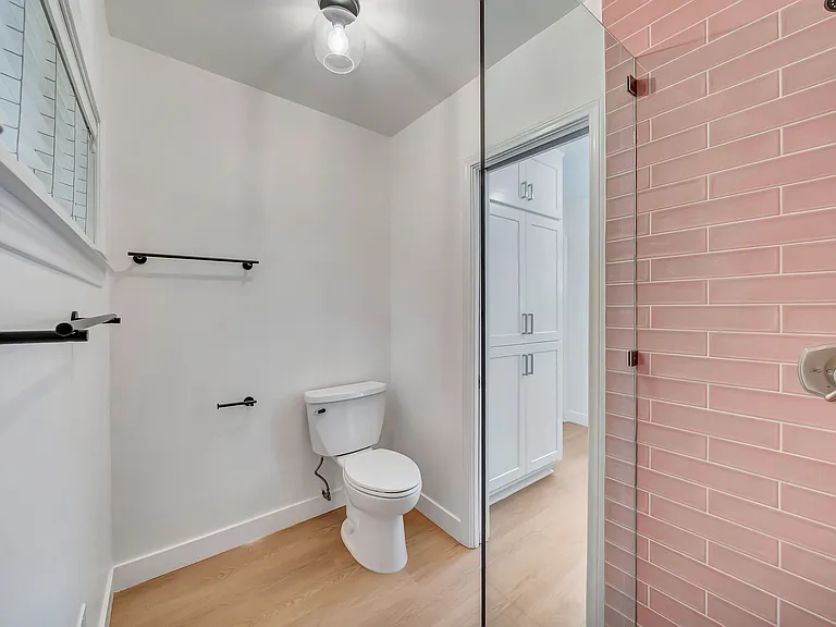 546 S Beachwood Dr — Photo 16