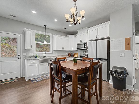 4th image of 254 Ivory Ln