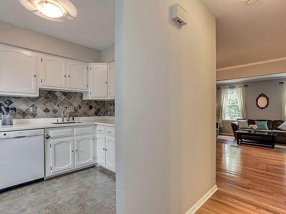 3rd image of 6835 Washington Blvd #E