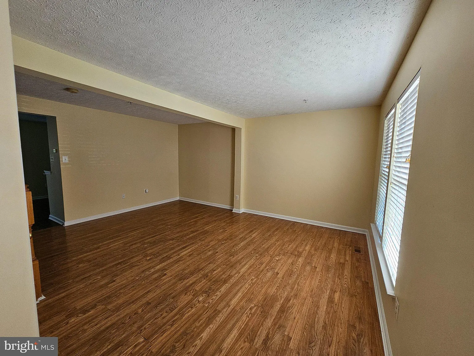 3 bed, 2.5 bath, 1620 sqft, $2,200 — Photo 3