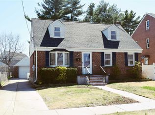 114 Strattford Rd, New Hyde Park, NY 11040