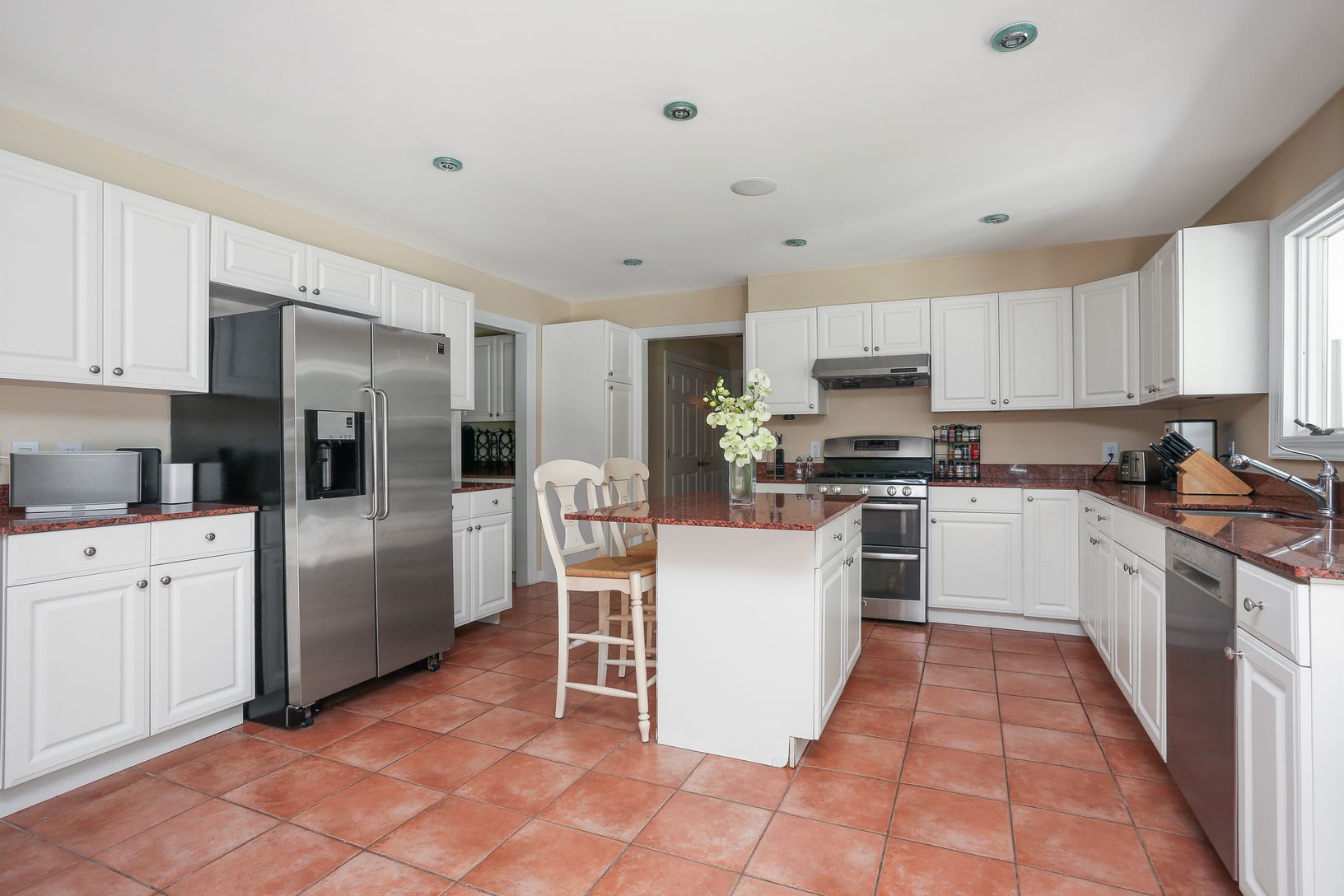  Kitchen with near New Appliances